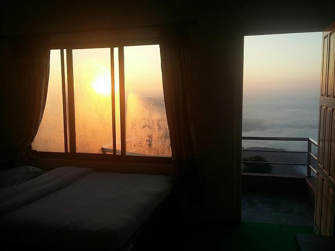 Himalayan Crown Lodge โพคารา ภายนอก รูปภาพ