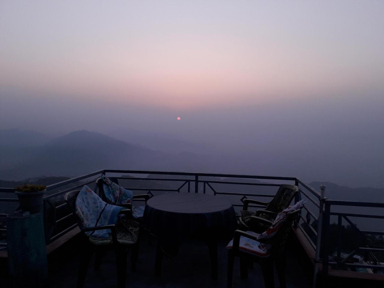 Himalayan Crown Lodge โพคารา ภายนอก รูปภาพ