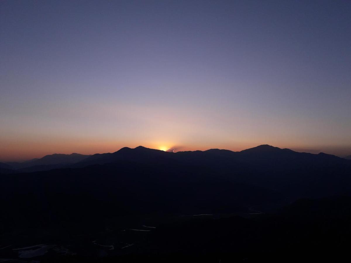 Himalayan Crown Lodge โพคารา ภายนอก รูปภาพ